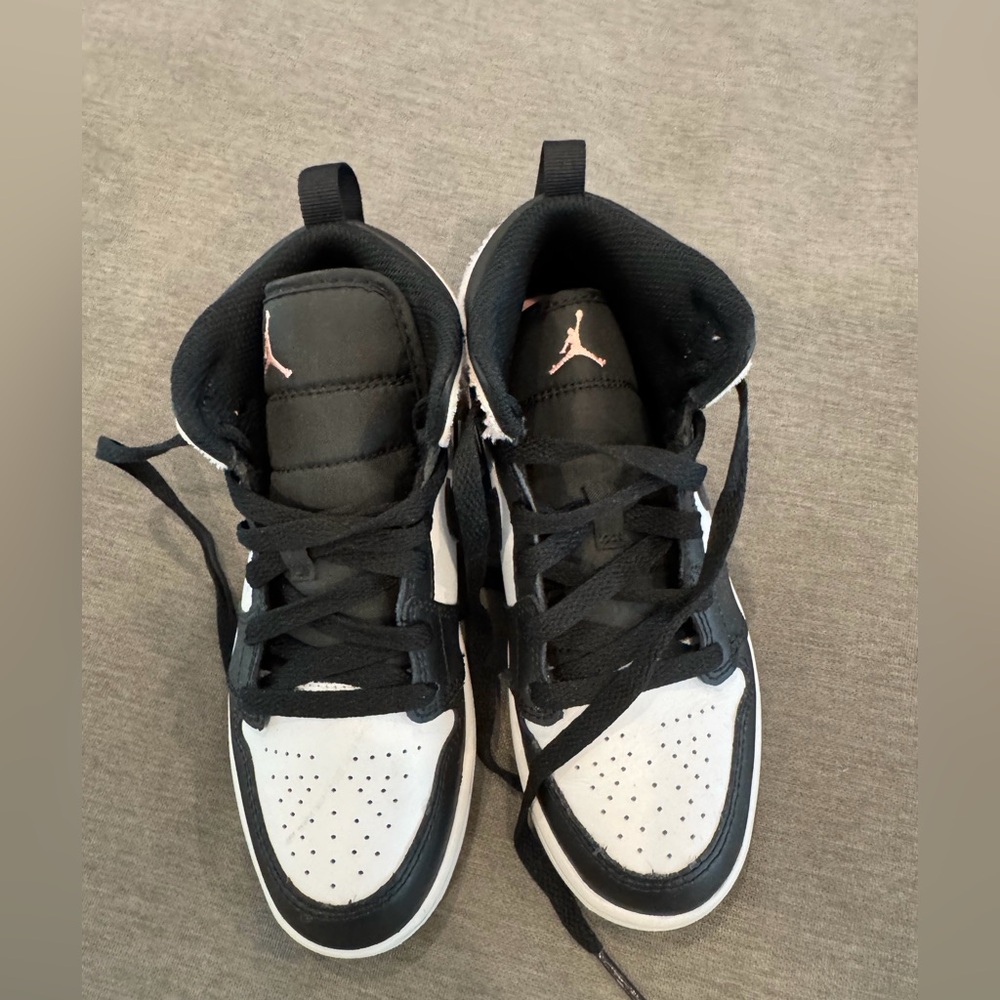 Nike Air Force Mid 1 Kids Black and White Sneakers, Size 1.5